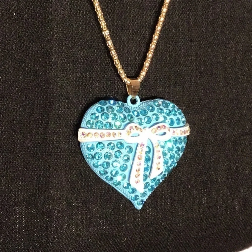 Boutique NEW - 3D heart blue gift ribbon necklace